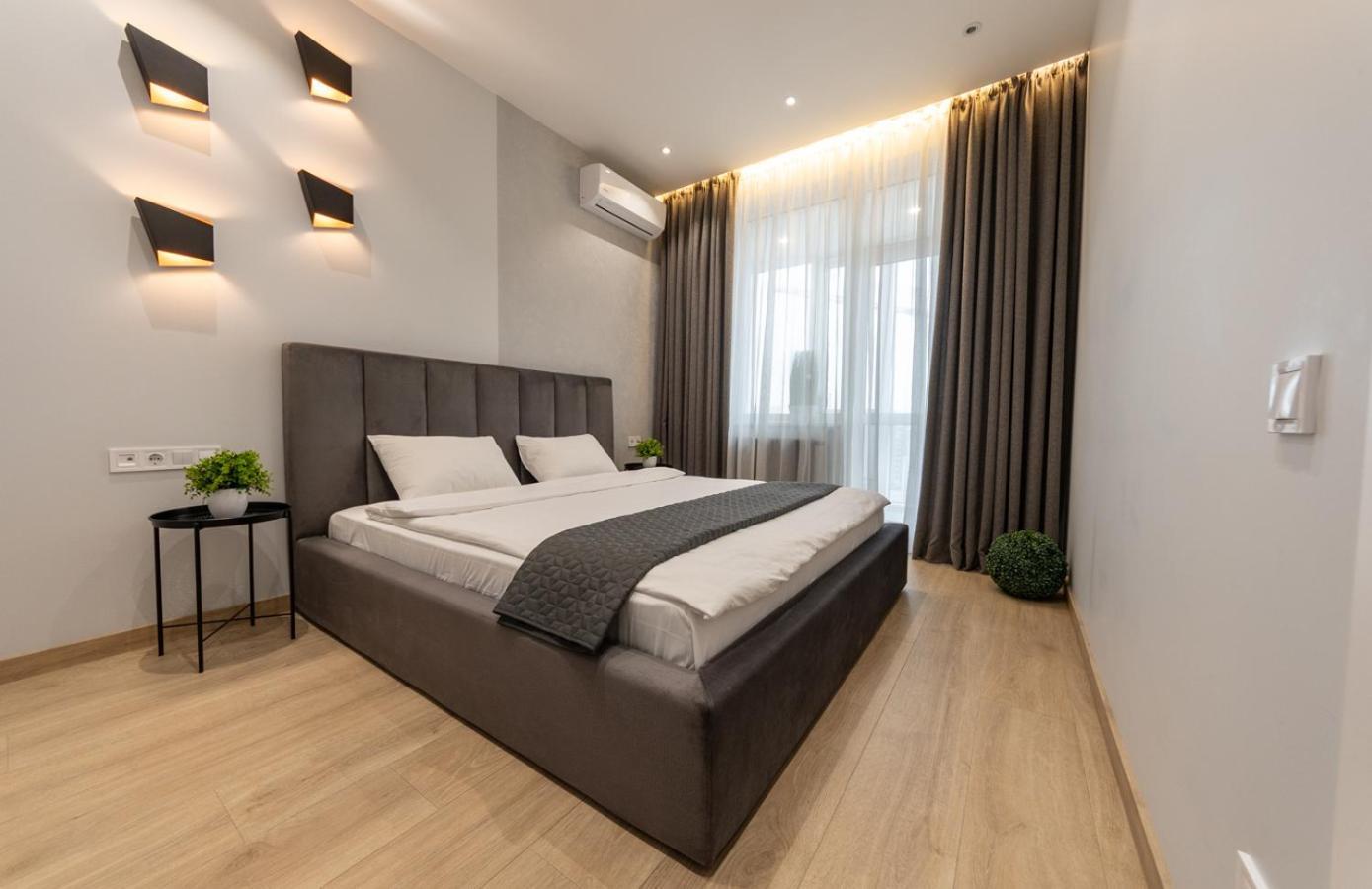 Royal Tower Residence Big Vip Apartment In Center Floor 27 Kiev Exterior foto