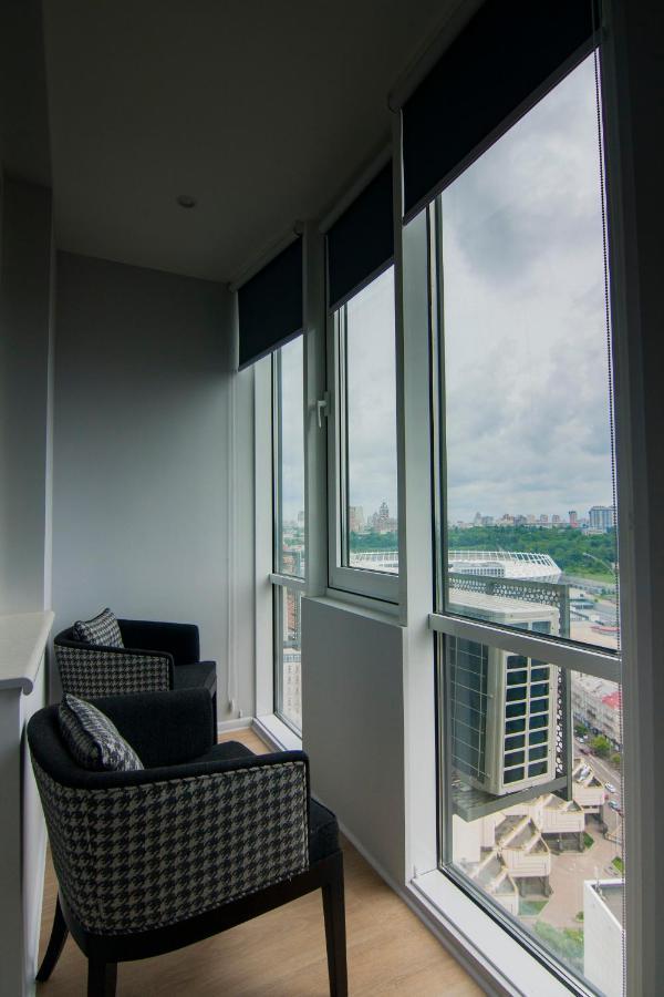 Royal Tower Residence Big Vip Apartment In Center Floor 27 Kiev Exterior foto